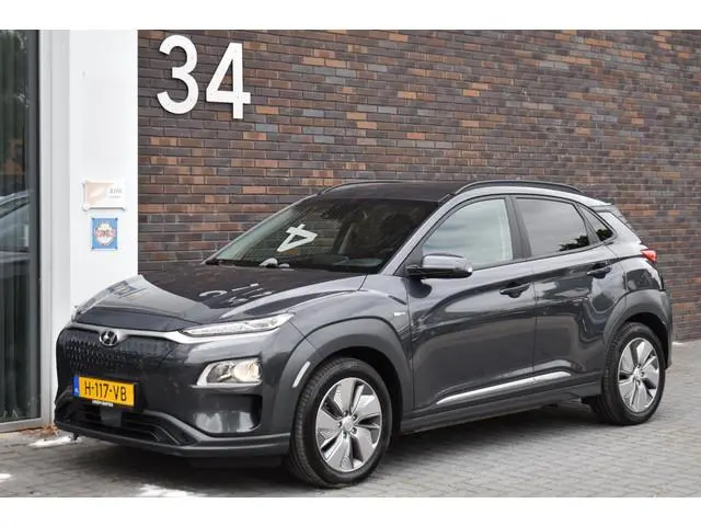 Hyundai Kona EV Fashion 64 kWh ECC LMV NAVI TREKHAAK SOH 100%