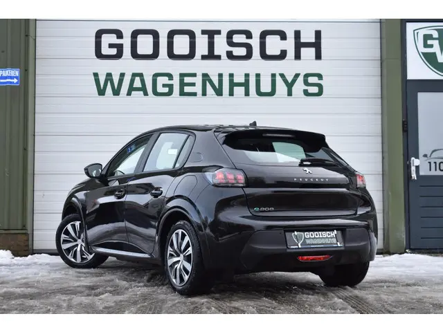 Peugeot e-208