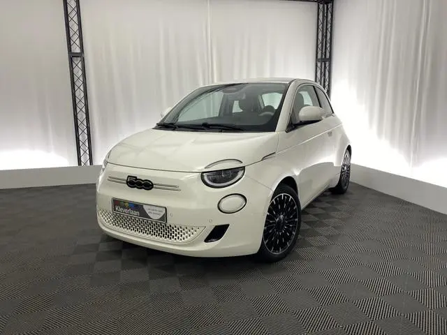 Fiat 500 La Prima 42 kWh | Apple carplay | Navi | Camera | Leer | Stoelverwarming | Armsteun | Dodeh...