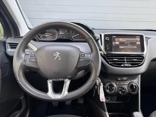 Peugeot 2008 1.2 PureTech Active 1e Eigenaar l D-Riem vv in 2023 l Trekhaak l 110pk l Airco l Cruise...