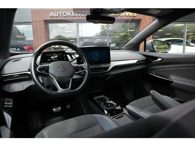 Volkswagen ID.5 Pro 77 kWh Warmtepomp Emergency braking DAB Stuurwiel verwarmd Sfeerverlichting Verk...