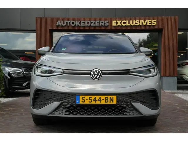 Volkswagen ID.5 Pro 77 kWh Warmtepomp Emergency braking DAB Stuurwiel verwarmd Sfeerverlichting Verk...