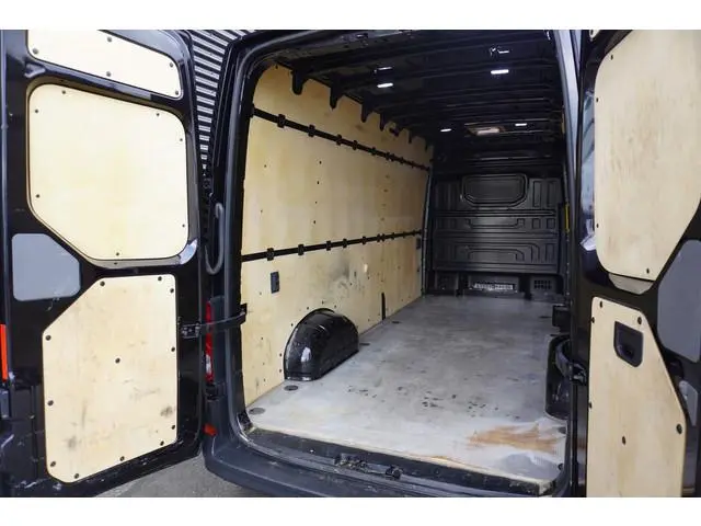 Volkswagen Crafter 140pk L4H3/L3H2 Trekhaak Airco Cruise control Navigatie PArkeersensoren Dakraam