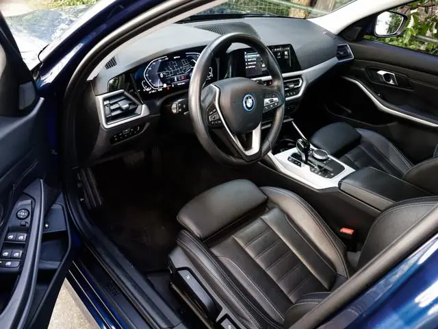 BMW 3-serie 320e Business Edition Plus 1e-Eig. & Keurig-Onderh. BOVAG-Garantie. NL-Auto.