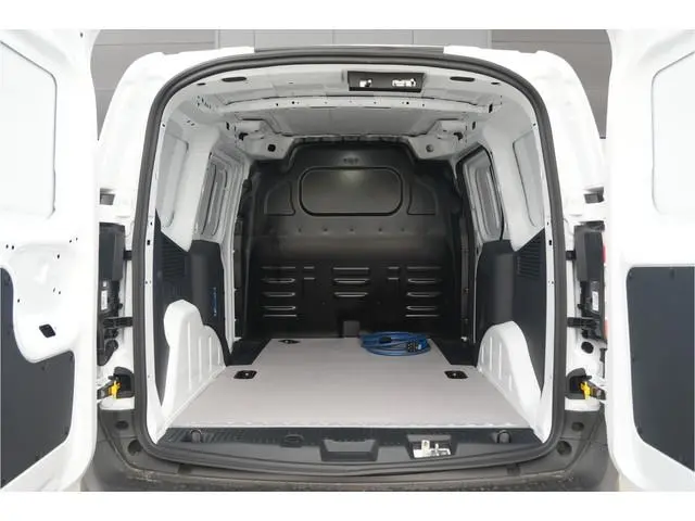 Ford E-Transit Courier