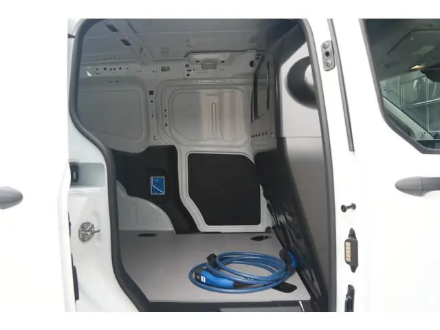 Ford E-Transit Courier