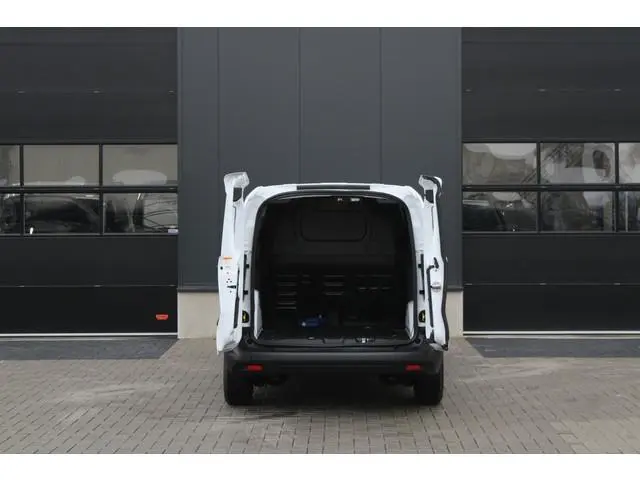 Ford E-Transit Courier