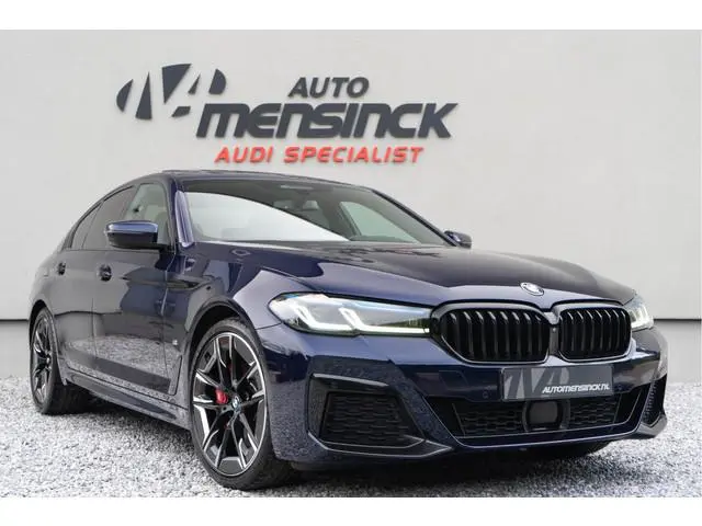 BMW 5-serie 530e M Sport / M Sportstoelen/ Schuif-kanteldak/ Harman Kardon/ Head-up/ 210 kW