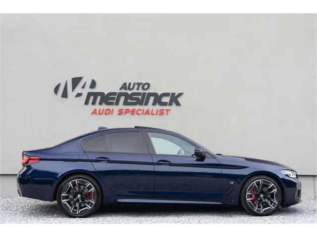 BMW 5-serie 530e M Sport / M Sportstoelen/ Schuif-kanteldak/ Harman Kardon/ Head-up/ 210 kW