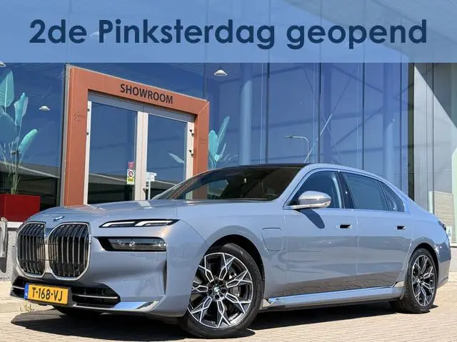 BMW 7-serie 750e xDrive | Bowers & Wilkins | 360 | SkyLounge | Leder | Trekhaak | Rolscherm | Achter...
