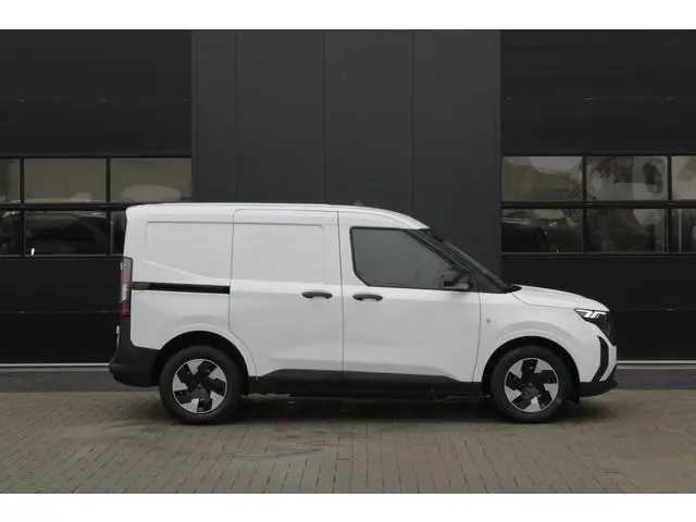 Ford E-Transit Courier