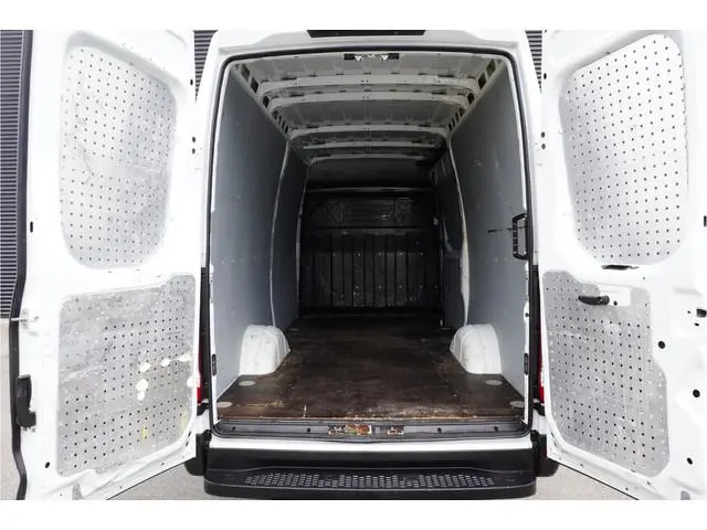 Iveco Daily 3.0 170pk automaat L2H2 3500kg Trekhaak Camera Cruise control Imperiaal Trap Cruise cont...