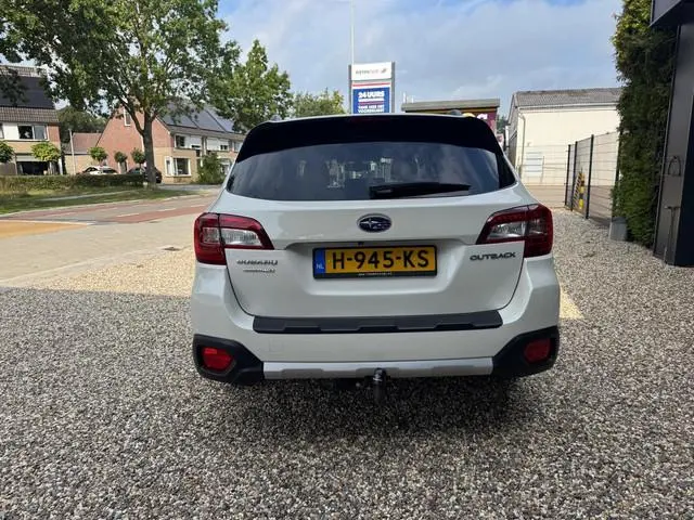 Subaru Outback 2.5i Premium | Trekhaak | Opendak | Apple Carplay | 2000 KG trekgewicht | Lederen bek...