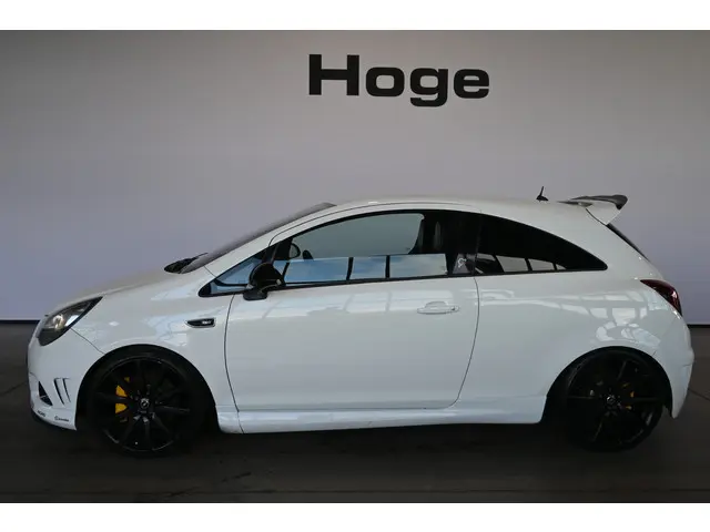 Opel Corsa 1.6-16V Turbo OPC Nürnburgring Edition Recaro Schaalstoelen  211PK! Navigatie Rijklaarprijs Inruil Mogelijk!