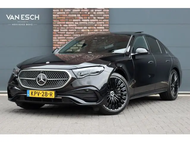 Mercedes-Benz E-klasse 400 e 4MATIC AMG Line | Luchtvering | Achterasbesturing | Hyperscreen | Distr...