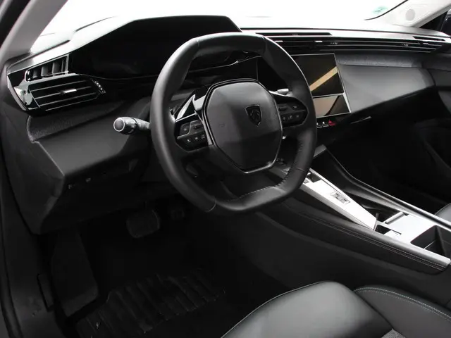 Peugeot 408 1.2 PureTech Allure 130 pk Automaat | Navigatie Apple Carplay/Android Auto Airco Camera...