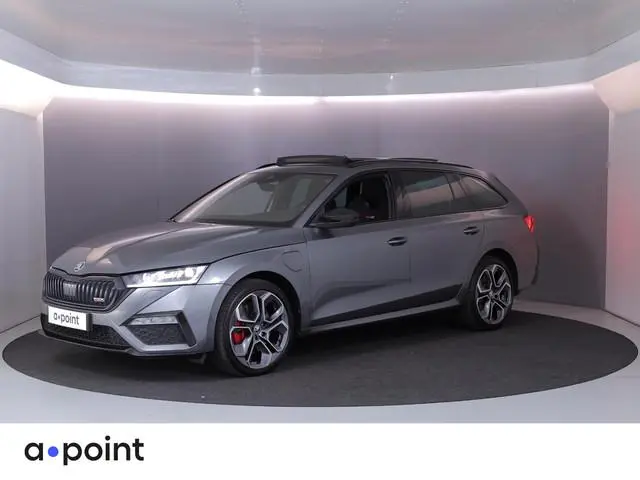 Skoda Octavia Combi 1.4 TSI RS iV PHEV Business 245 pk Automaat | Navigatie | Panoramadak | Parkeers...