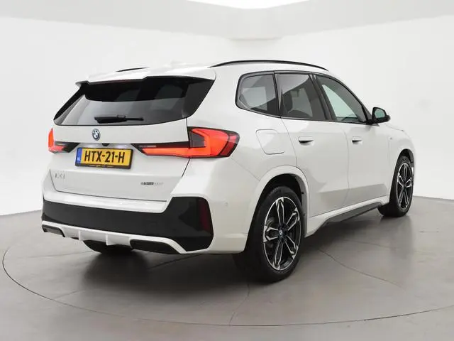 BMW iX1 eDrive20 67 kWh M-SPORT *46 KM NIEUW* + PANORAMA | PREMIUM | 19 INCH | M-REMMEN