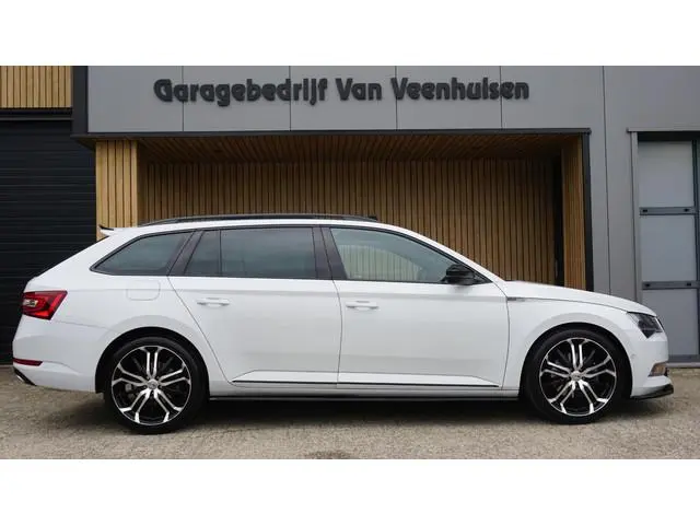 Skoda Superb Combi 1.8 TSI 180pk Sportline Business dsg Pano Elek.trekhaak Keyless Canton Stoelverw...