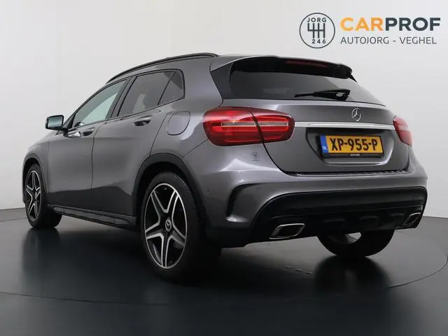 Mercedes-Benz GLA-klasse 180 Business Solution AMG Night Upgrade Camera | Pano | Stoelverwarming | N...