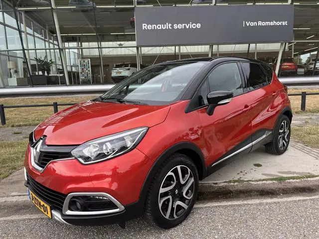 Renault Captur 0.9 TCe Helly Hansen / Trekhaak / Stoelverw. / Keyless / Climate / Navigatie / Parkee...