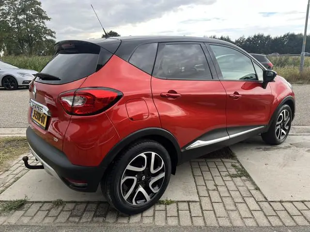 Renault Captur 0.9 TCe Helly Hansen / Trekhaak / Stoelverw. / Keyless / Climate / Navigatie / Parkee...
