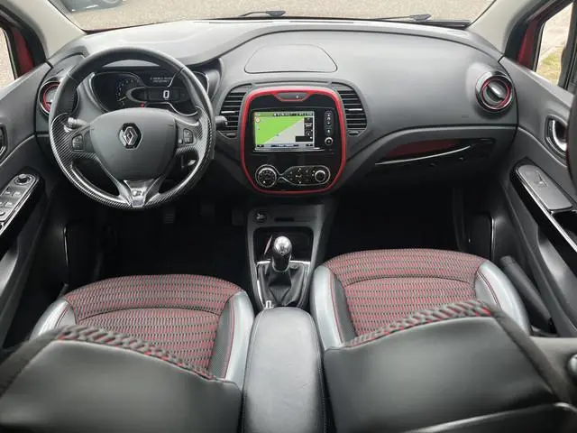 Renault Captur 0.9 TCe Helly Hansen / Trekhaak / Stoelverw. / Keyless / Climate / Navigatie / Parkee...