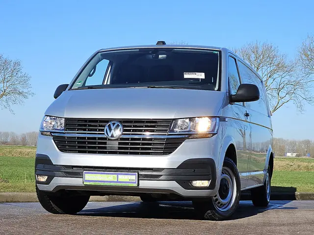 VOLKSWAGEN TRANSPORTER 2.0 TDI l2h1 navi trekhaak!
