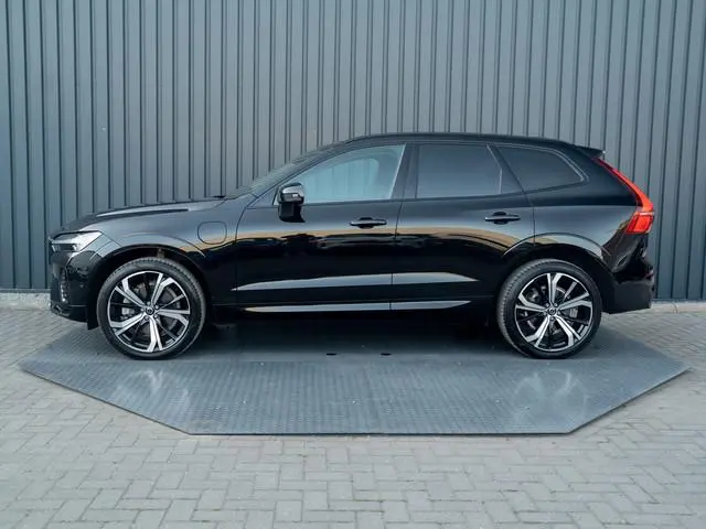 Volvo XC60 2.0 T8 Plug-in hybrid AWD Plus Dark | Pano | Trekhaak wegkl. | 360 Camera | Head Up | Har...