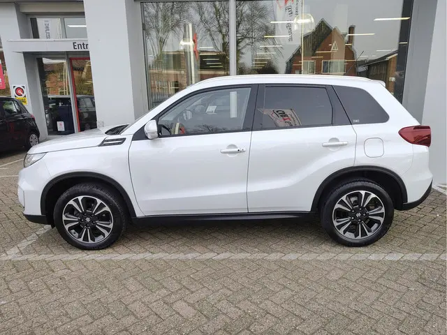 Suzuki Vitara 1.4 BOOSTERJET STYLE SMART HYBRID AUT. Alcantara | Camera | Adaptive Cruise
