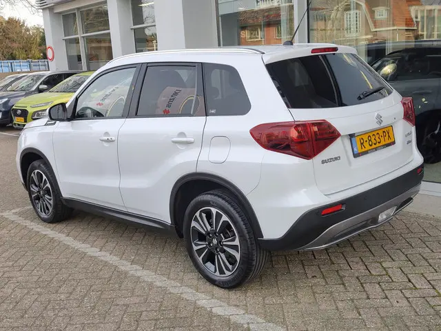 Suzuki Vitara 1.4 BOOSTERJET STYLE SMART HYBRID AUT. Alcantara | Camera | Adaptive Cruise