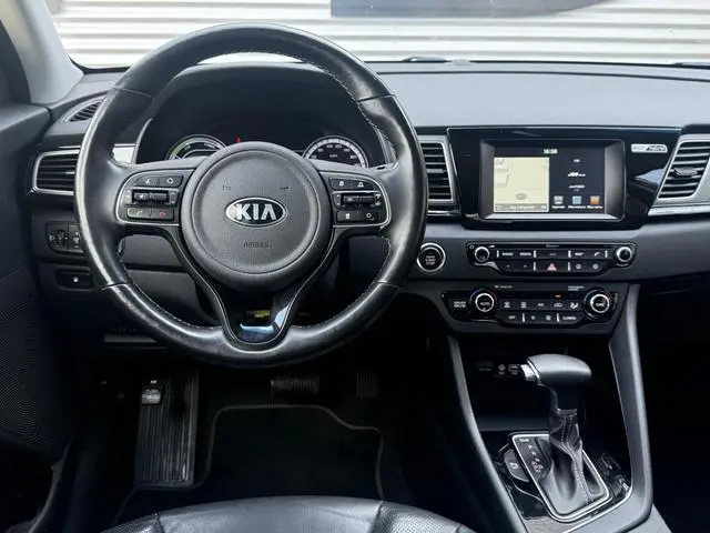 Kia Niro 1.6 GDi Hybrid BusinessLine 2e Eigenaar|Navi|Clima|Cruise|Camera|Trekhaak|Stoel+Stuur verw|...