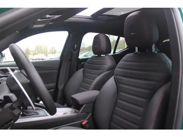 Alfa Romeo Tonale 1.3T PHEV 280PK TRIBUTO ITALIANO | PANORAMISCH SCHUIF / KANTELDAK | ZWART DAK | ZW...