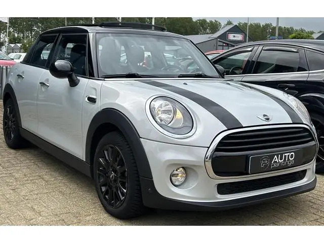 MINI 5-Deurs 1.5 Cooper Business 136PK | PANO | NAP | Airco | Cruise Control | Lichtmetalen Velgen |...