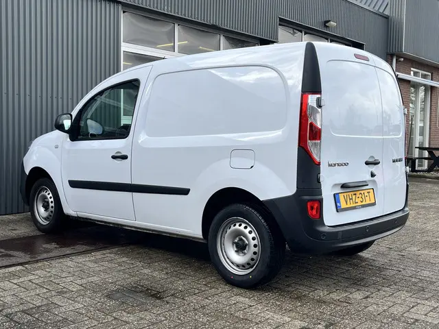 Renault Kangoo 1.5 Blue dCi Airco Bpm vrij Cruise control Bluetooth telefoon voorbereiding 2-persoon...