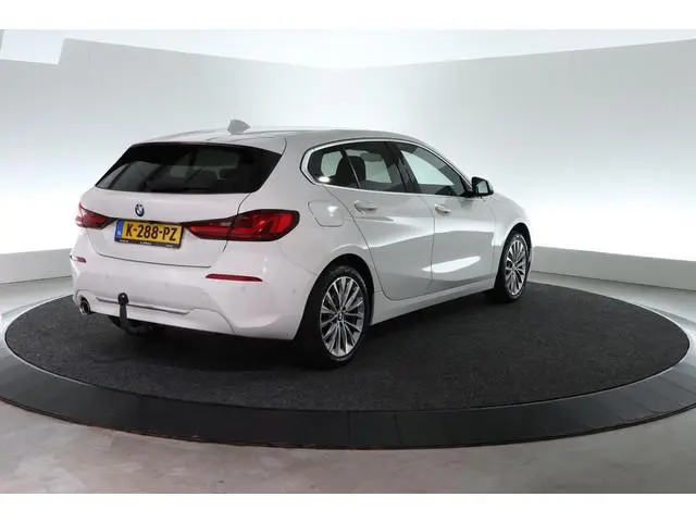 BMW 1-serie 118i High Executive | CARPLAY | AFN. TREKHAAK | CAMERA |