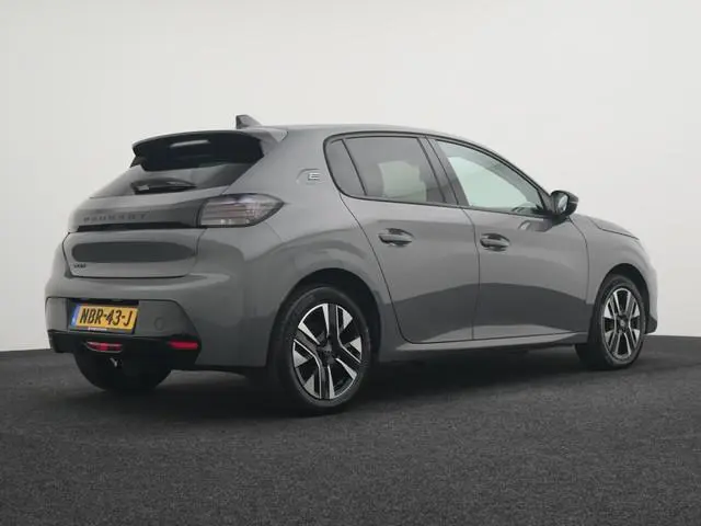 Peugeot e-208 Allure 51 kWh | Carplay | Private lease 489 pm