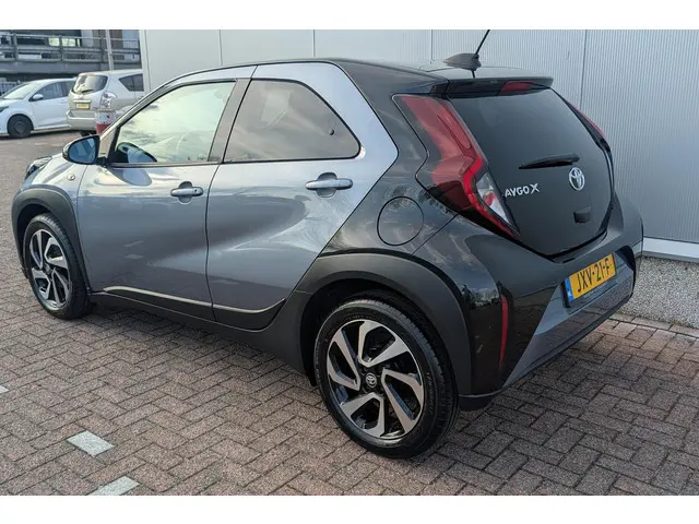Toyota Aygo X 1.0 VVT-i MT Pulse Achteruitrijcamera, Navigatie met Apple Carplay & Android Auto, Sto...