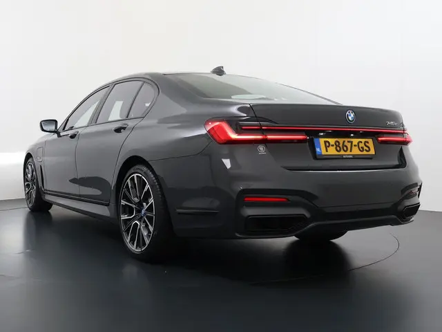 BMW 7-serie 745e High Executive M Pakket Schuifdak Dealer onderhouden
