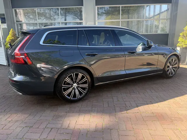 Volvo V60 2.0 D4 Inscription Leer,Panodak,18Inch,Trekhaak,Navi,Cruise Bomvol en dealer onderhouden