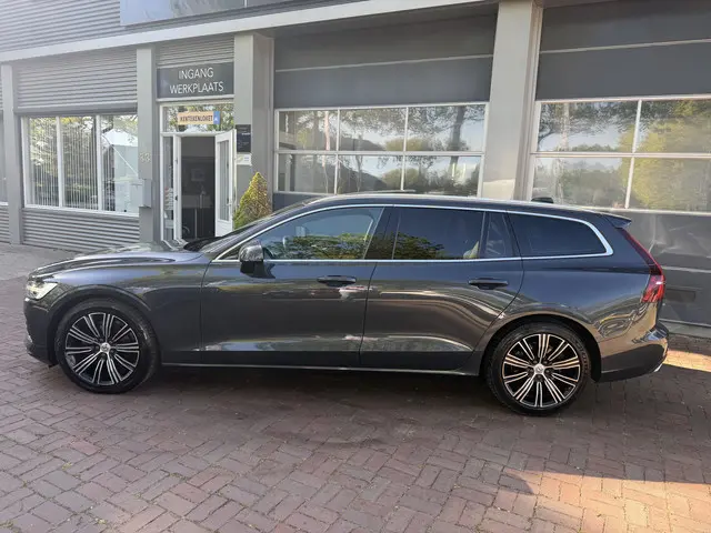 Volvo V60 2.0 D4 Inscription Leer,Panodak,18Inch,Trekhaak,Navi,Cruise Bomvol en dealer onderhouden