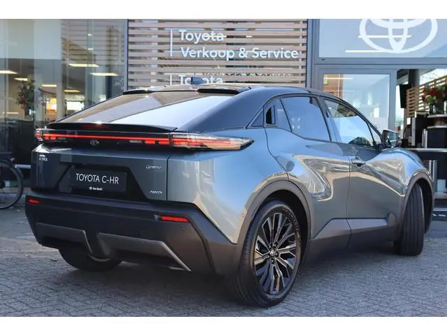 Toyota C-HR+