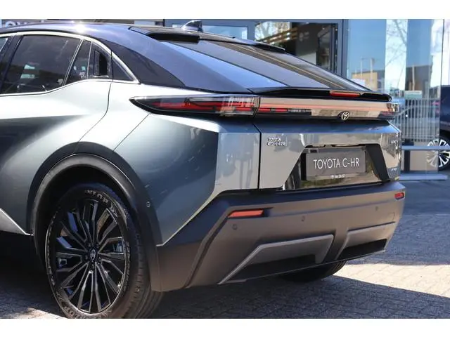 Toyota C-HR+