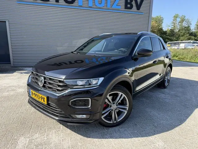 Volkswagen T-Roc 1.5 TSI Sport R-Line Trekhaak Carplay Achteruitrijcamera 4S Banden Stoelverwarming