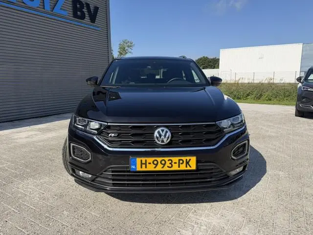 Volkswagen T-Roc 1.5 TSI Sport R-Line Trekhaak Carplay Achteruitrijcamera 4S Banden Stoelverwarming