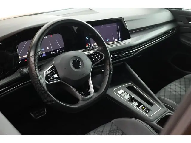 Volkswagen Golf 1.5 eTSI 150pk DSG R-Line Business IQ Light Trekhaak Camera Keyless ACC Navigatie