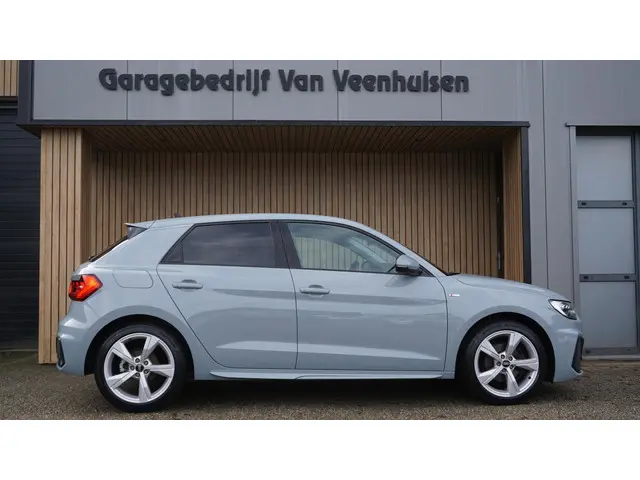 Audi A1 Sportback 30 TFSI 110pk 5Drs S-Line Automaat LED Navi Stoelverwarming Sfeerverlichting 17inc...
