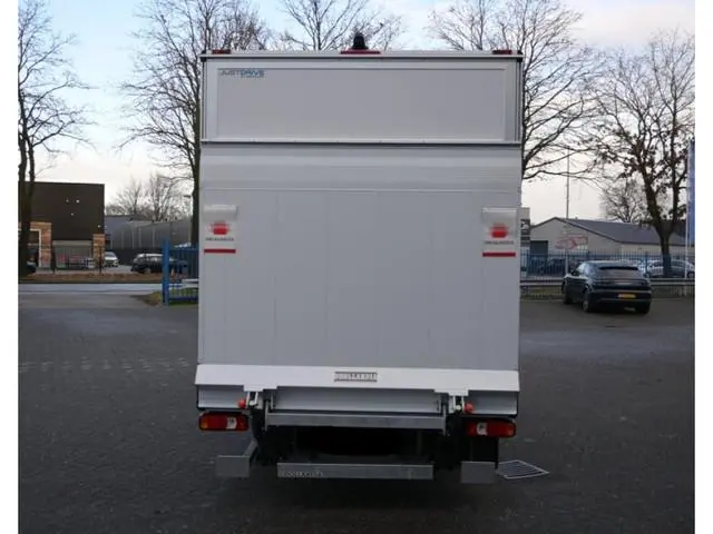 FUSO Canter