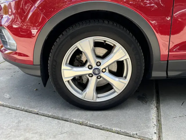 Ford Kuga 1.5 TDCi 120 PK Automaat Titanium Navi Trekhaak Stoelverwarming Camera