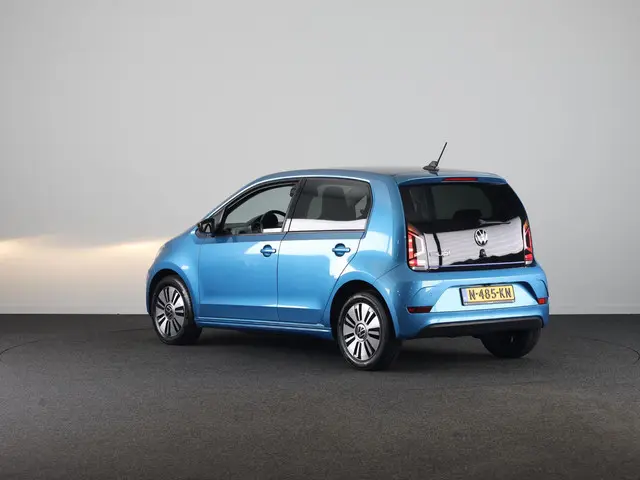 Volkswagen e-Up! Style 83PK | Navigatie via app | Cruise control | LM velgen | Acteruitrijcamera | M...